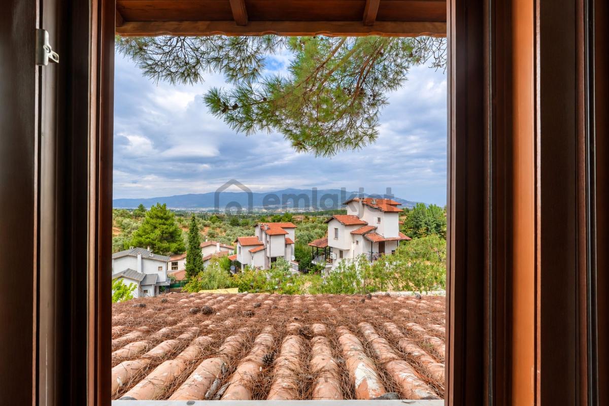 Kemalpaşa Tropikal Sitesinde Orman Manzaralı Villa - 2