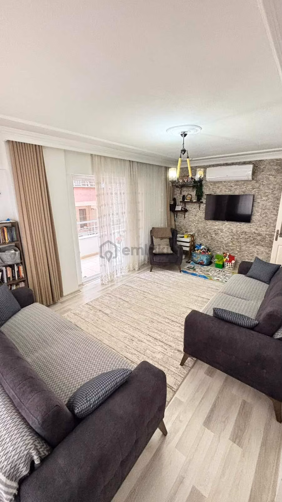 Yenimahallede Satılık 3+1 Ayrı Mutfak Ara Kat Daire