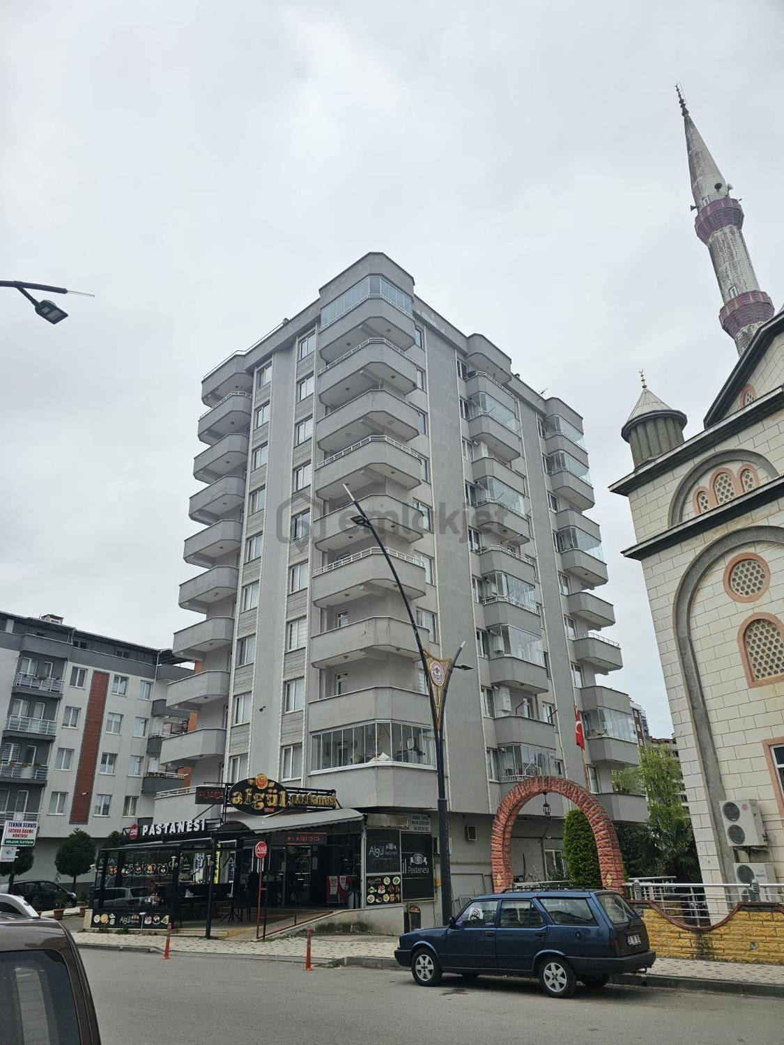 Re/max Nadirden Teyyaredüzünde 140 M² Satılık 3+1