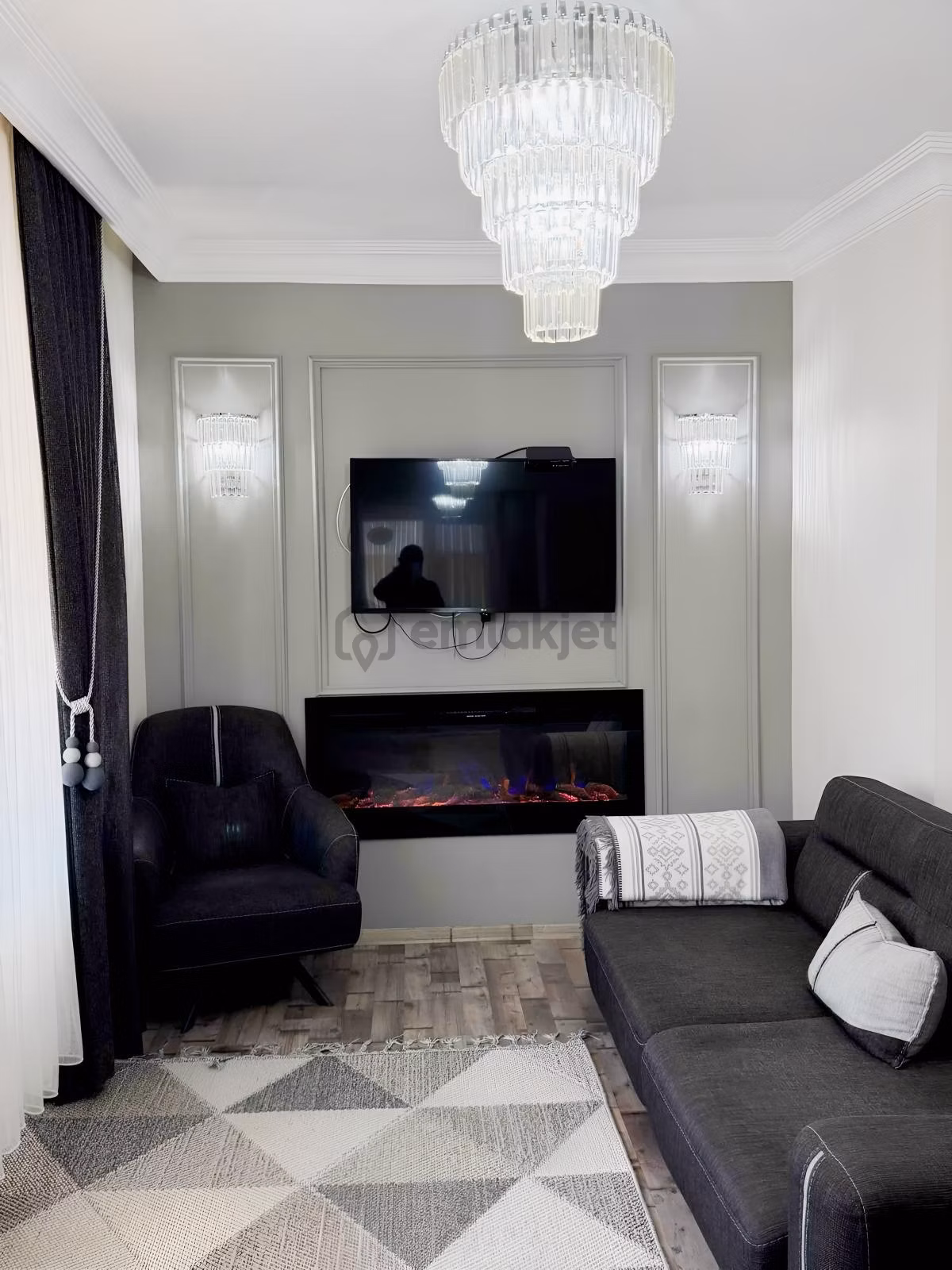 Bahçelievler Mahallesinde 300 M² Net Kullanımlı 6+3 Müstakil Ev - 8