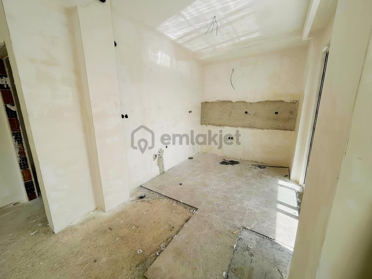 Bulvara Cephe Satılık 1+1 Daireler - 12