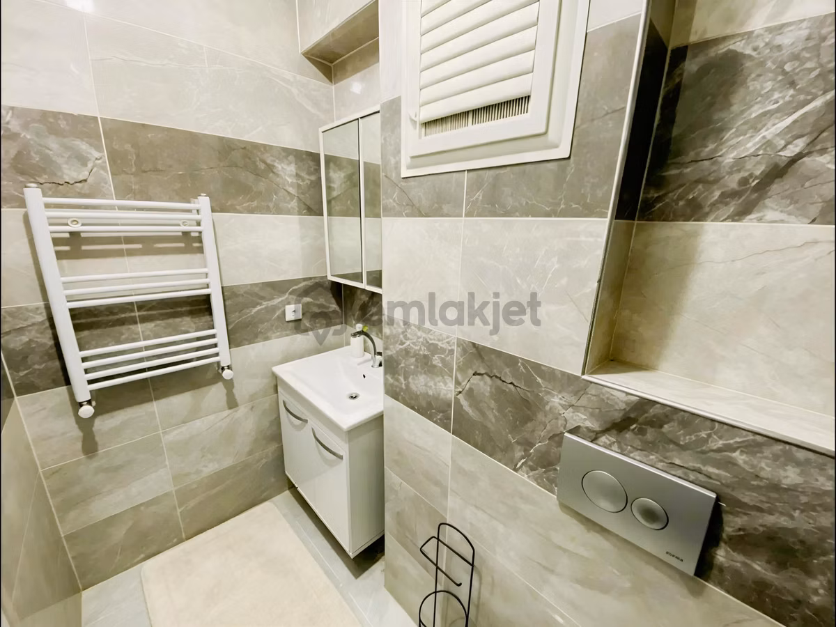Karasuda Havuzlu Sitede Ayrı Mutfaklı Cam Balkonlu Daire - 30