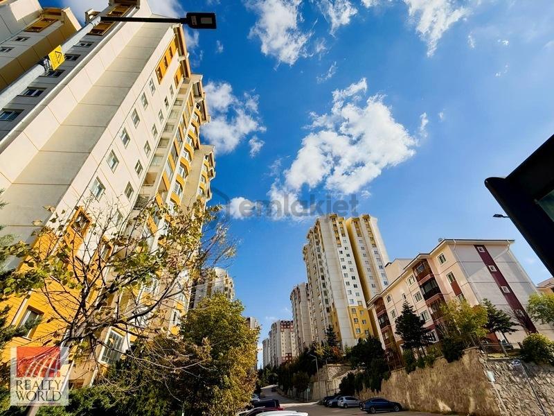 Turkuaz Da İyi Konumda Manzaralı Ön Ve Güneşli Satılık 4+1 Daire