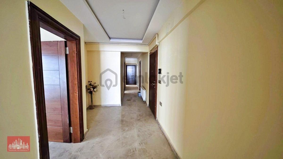 Kışlasaray Mahallesi Valilik Civarı Geniş 2+1 Daire - 26