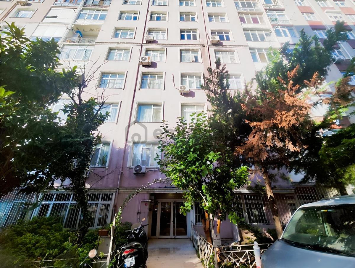 Merter E/5 E Paralel 19 Mayıs Parkında 3+1 Asansörlü 1.kat Daire