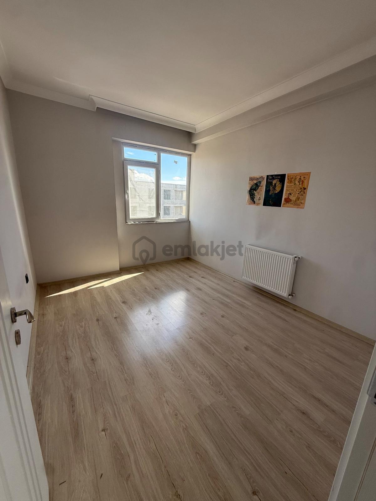 Sırrın'da Balkonlu Ve Masrafsız Kiralık 1+1 Daire - 8