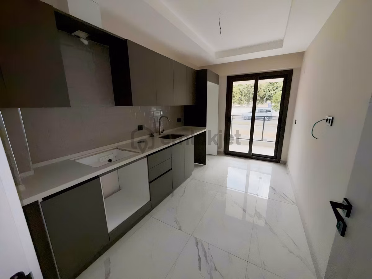 Atça'da 2+1, 140m², Ayrı Mutfaklı Asansörlü Doğalgazlı Daire - 8