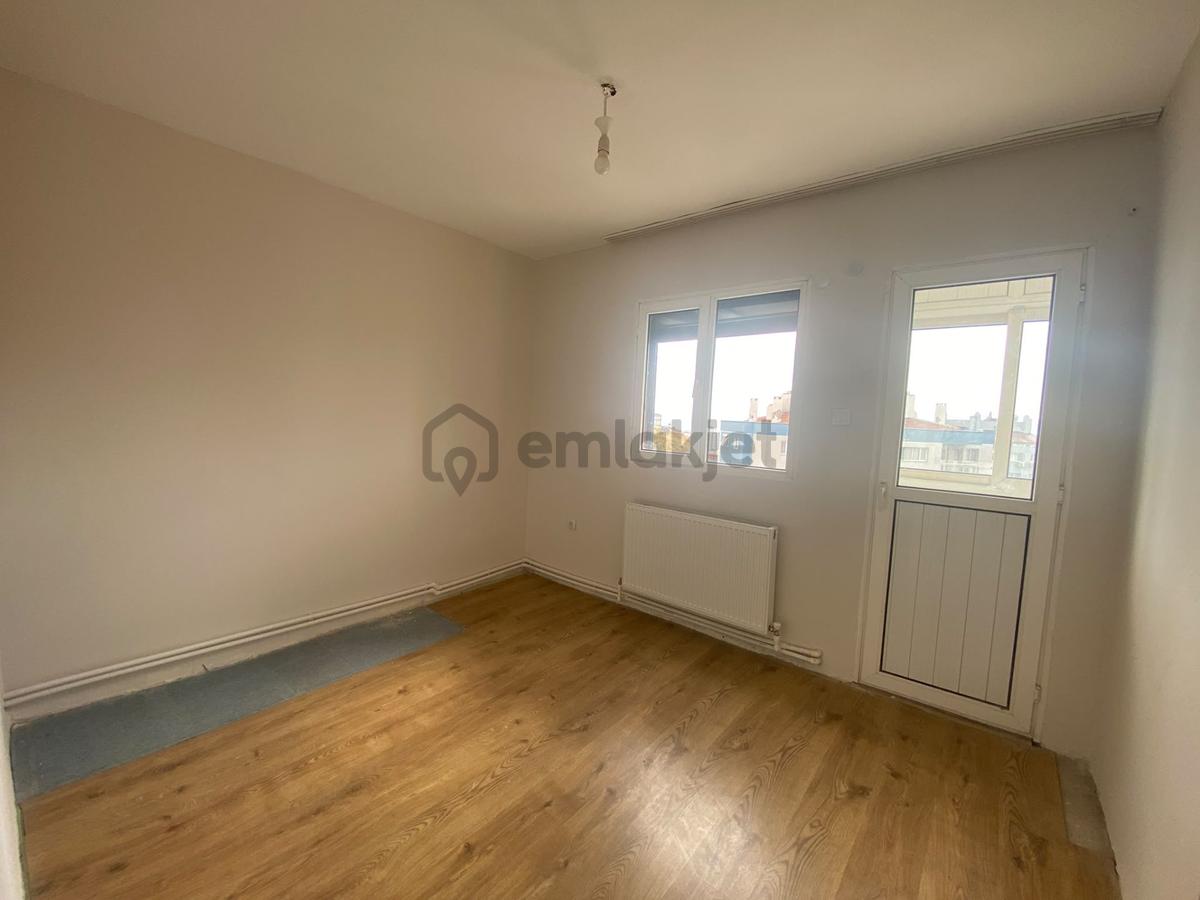 Çiğli Evka-5'te Tadilatlı 2+1 Köşe Cephe Satılık Daire - 12