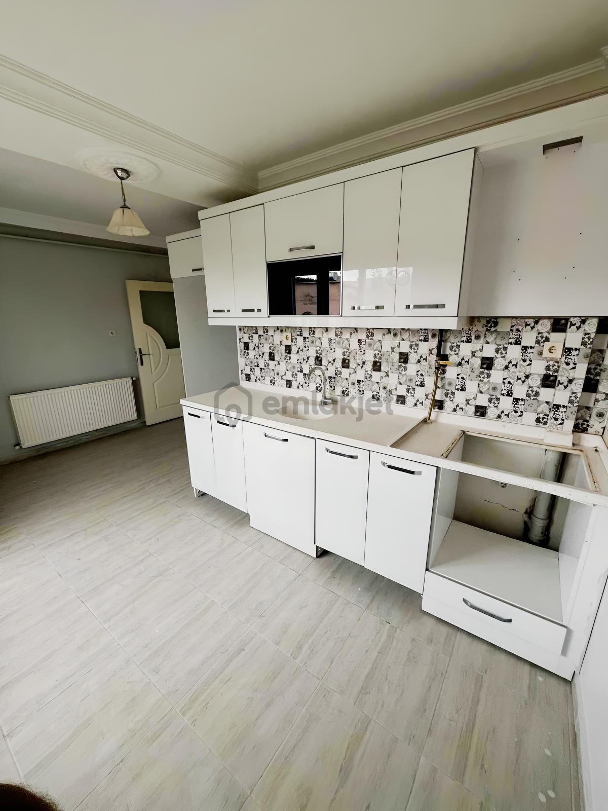 Arda'dan Bahçelievlerde 3+1 Kiralık Fırsat Daire