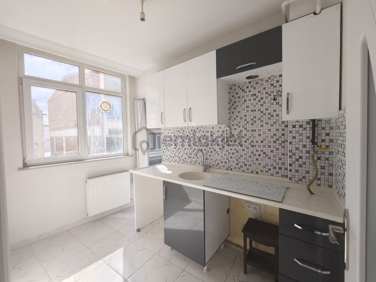 Kayalarda Emekte 2+1 Caddeüstu Arakat Asansörlü Daire - 8