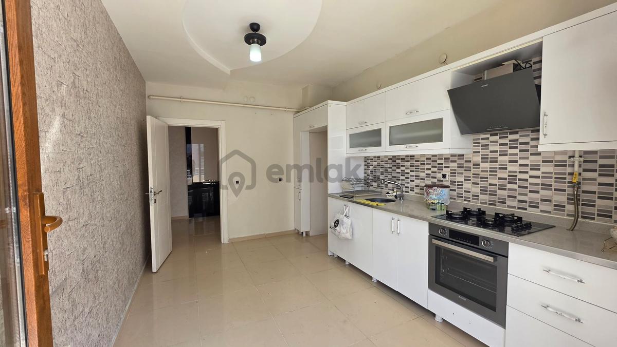 Havalimanı Caddesi Kiralık 3+1 Daire - 13