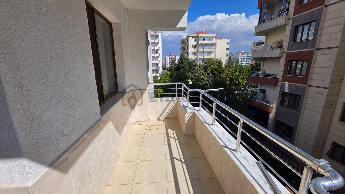 Havalimanı Caddesi Kiralık 3+1 Daire - 12