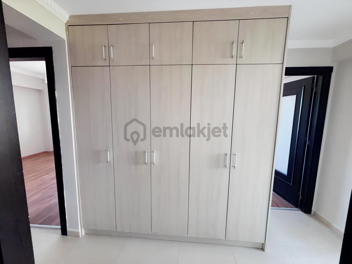 Germenıcıa'dan Ana Cadde Üzere Ferah Ve Geniş 5+1 - 18