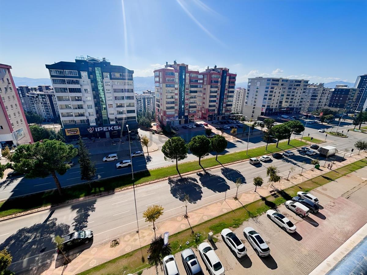 Germenıcıa'dan Ana Cadde Üzere Ferah Ve Geniş 5+1 - 27