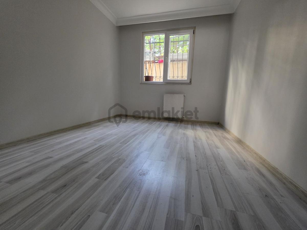 Satılık 2+1 Ön Cephe Yüksek Camlı Giriş Gibi Bahçe Katı - 7