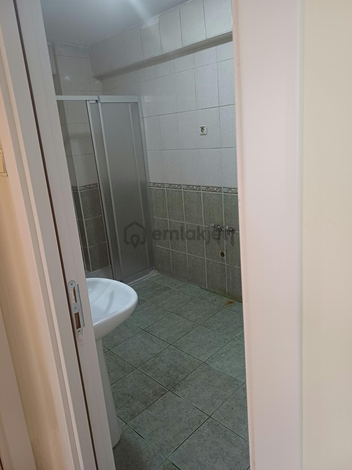 İzmit Merkez'de Kiralık 3+1 Kiralık Daire - 15