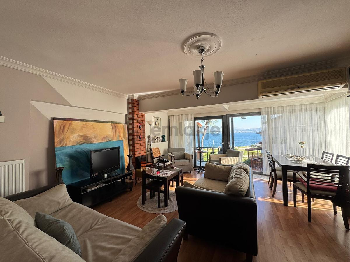 Yeni Foça Petra Koyu'nda Muhteşem Manzaralı Triplex Villa - 5