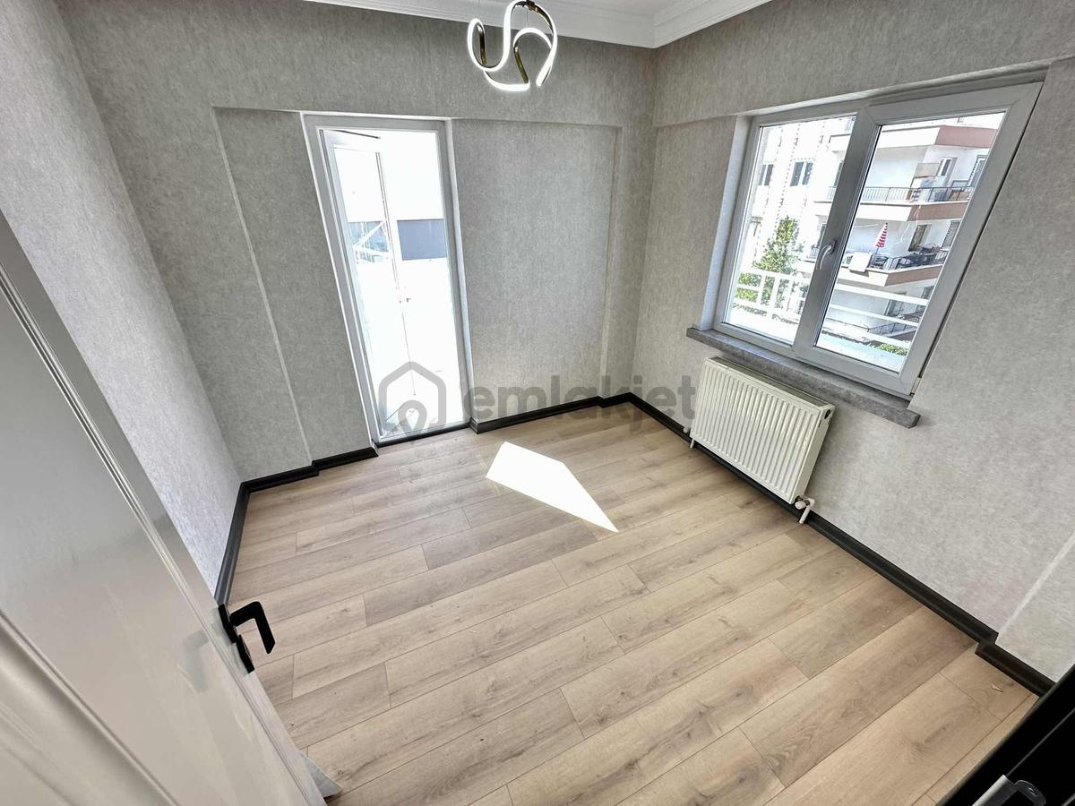 Ulukan'dn Selçuklu'da Ara Kat Full Yapılı L Balkon Ön Cephe 3+1 - 15