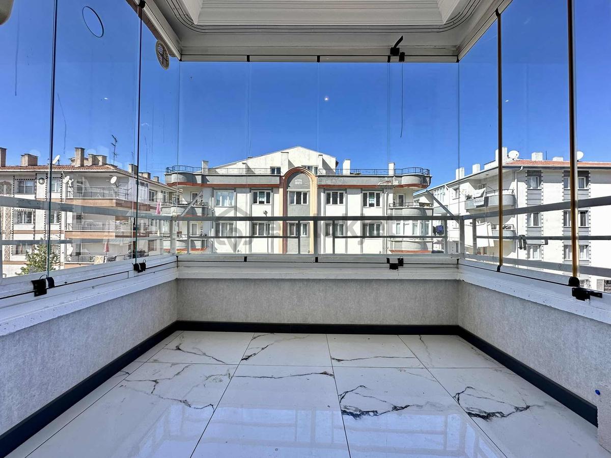Ulukan'dn Selçuklu'da Ara Kat Full Yapılı L Balkon Ön Cephe 3+1 - 7