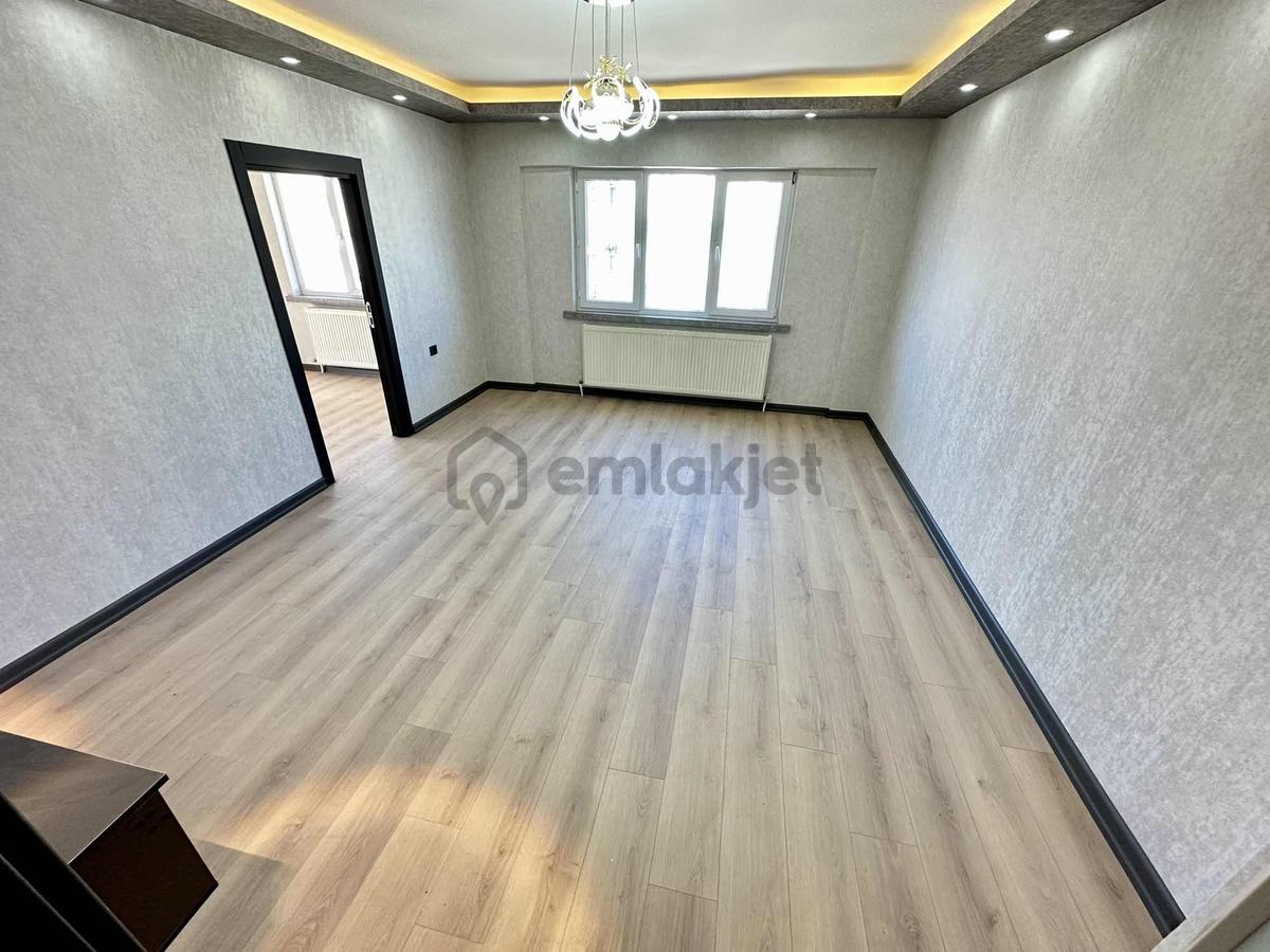 Ulukan'dn Selçuklu'da Ara Kat Full Yapılı L Balkon Ön Cephe 3+1 - 8