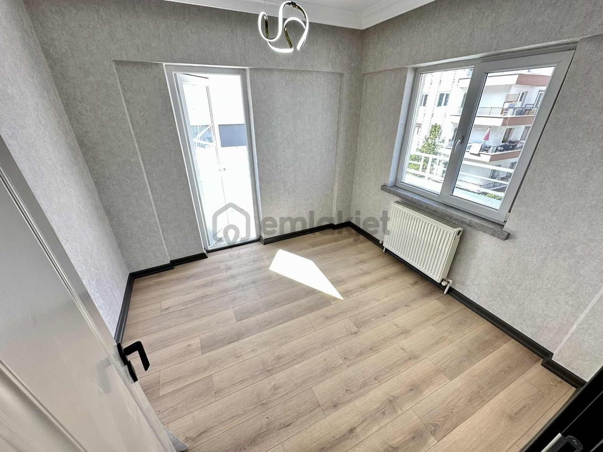 Ulukan'dn Selçuklu'da Ara Kat Full Yapılı L Balkon Ön Cephe 3+1 - 14