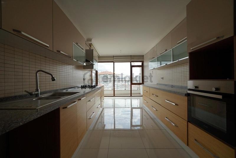 4+1 193 Metre Net Geniş, Bakımlı 3 Cepheli Daire - 13