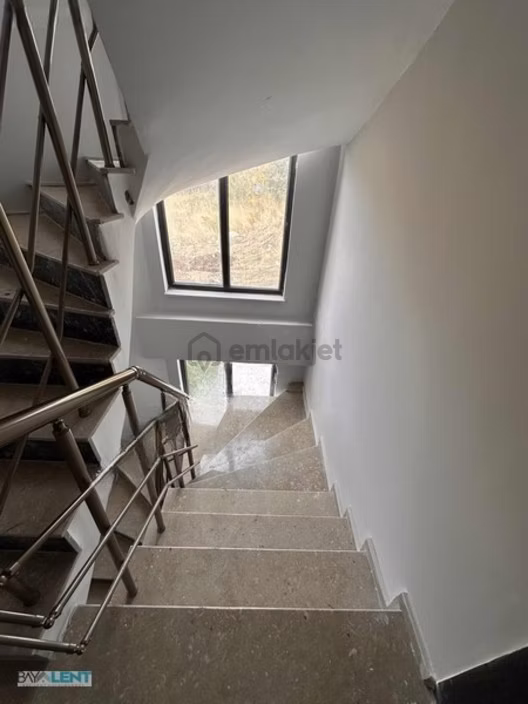 Gaziosmanpaşada Okulun Karşısı Kiralık 2+0 - 3
