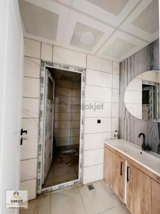 Edremit'te Hilton Oteli Arkasında Satılık 6+1 Triplex Villa - 30