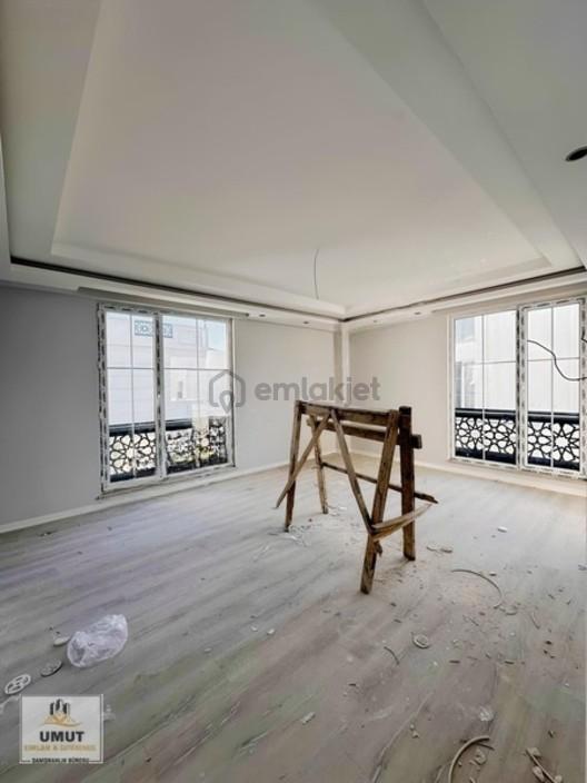 Edremit'te Hilton Oteli Arkasında Satılık 6+1 Triplex Villa - 19