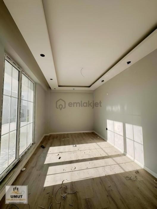 Edremit'te Hilton Oteli Arkasında Satılık 6+1 Triplex Villa - 11