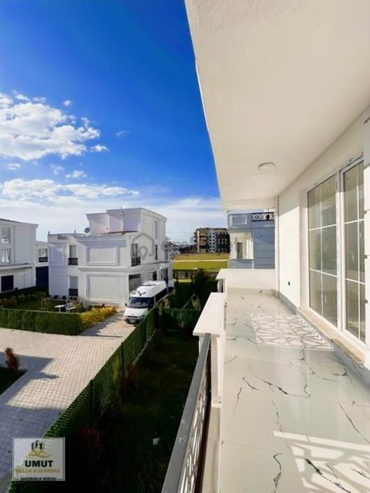 Edremit'te Hilton Oteli Arkasında Satılık 6+1 Triplex Villa - 14
