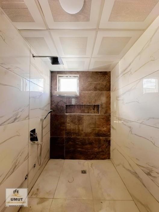 Edremit'te Hilton Oteli Arkasında Satılık 6+1 Triplex Villa - 33