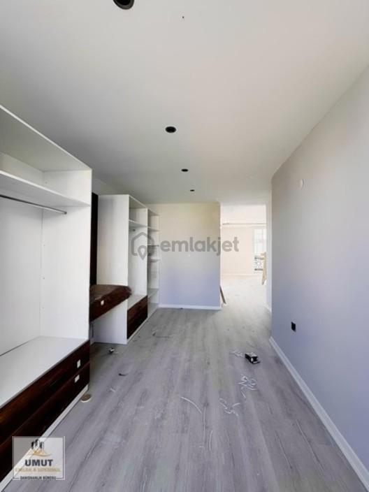 Edremit'te Hilton Oteli Arkasında Satılık 6+1 Triplex Villa - 16