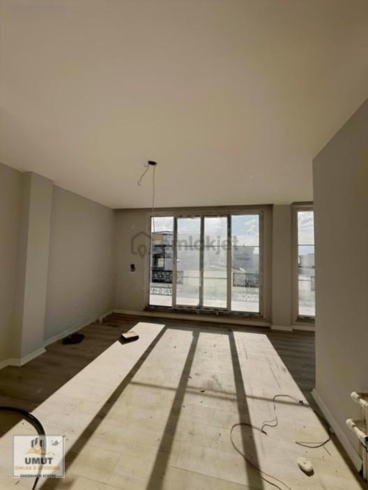 Edremit'te Hilton Oteli Arkasında Satılık 6+1 Triplex Villa - 8