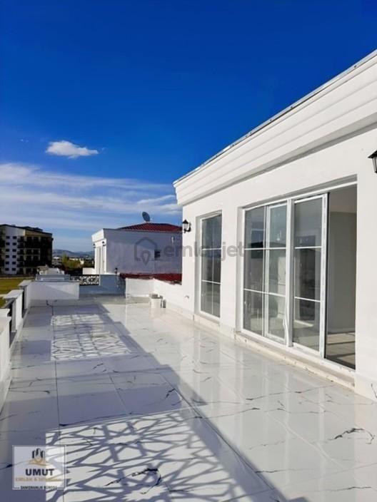 Edremit'te Hilton Oteli Arkasında Satılık 6+1 Triplex Villa