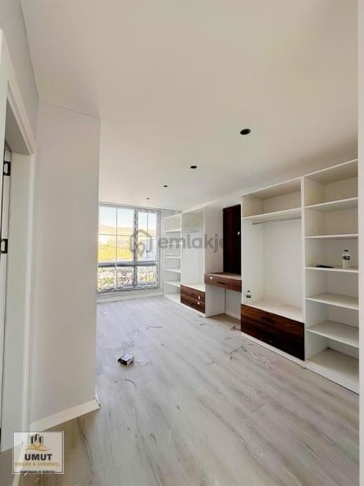 Edremit'te Hilton Oteli Arkasında Satılık 6+1 Triplex Villa - 18