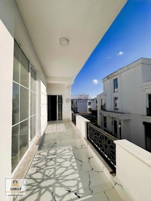 Edremit'te Hilton Oteli Arkasında Satılık 6+1 Triplex Villa - 12
