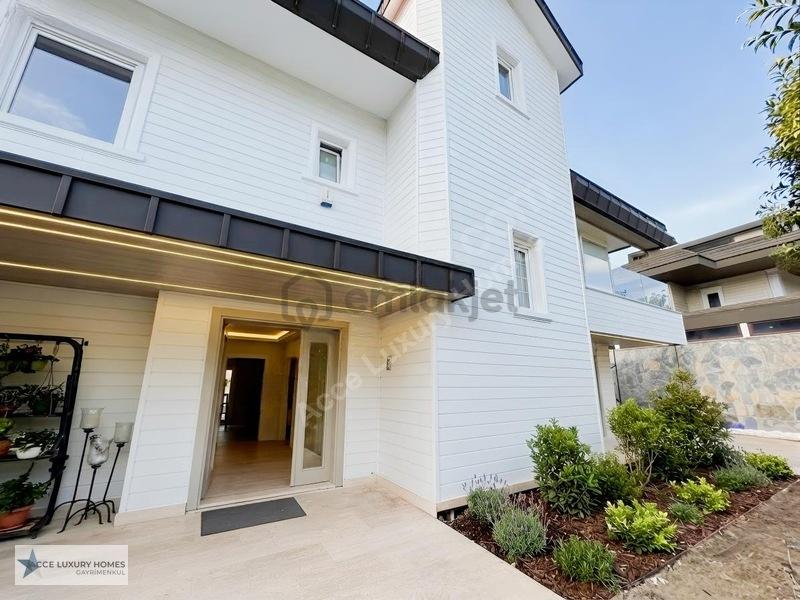 Acarkentte Düz Girişli, Şömineli 3+1 Kiralık Çatı Dubleksi