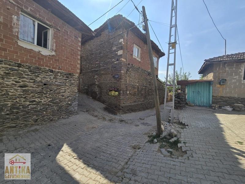 Antika'dan Tarihi Birgide Satılık Bahçeli Taş Yapı Müstakil Ev - 11