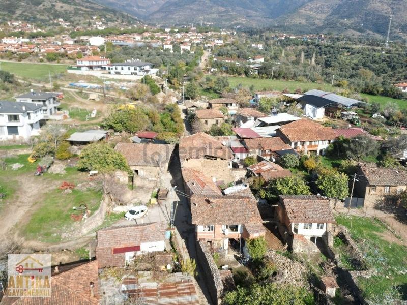 Antika'dan Tarihi Birgide Satılık Bahçeli Taş Yapı Müstakil Ev