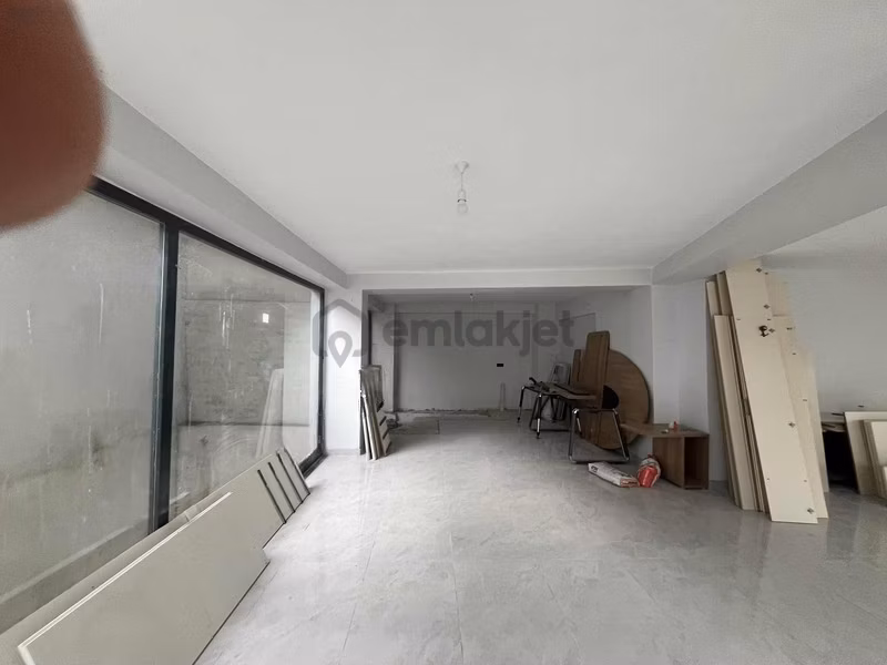 Yakuplu Merkezi Konumda Kiralık Dükkan - 3
