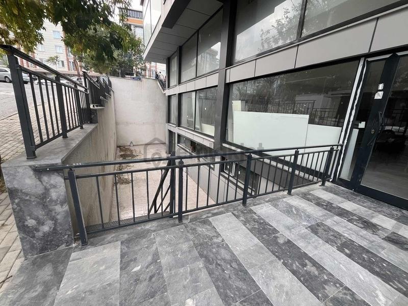 Yakuplu Merkezi Konumda Kiralık Dükkan - 9