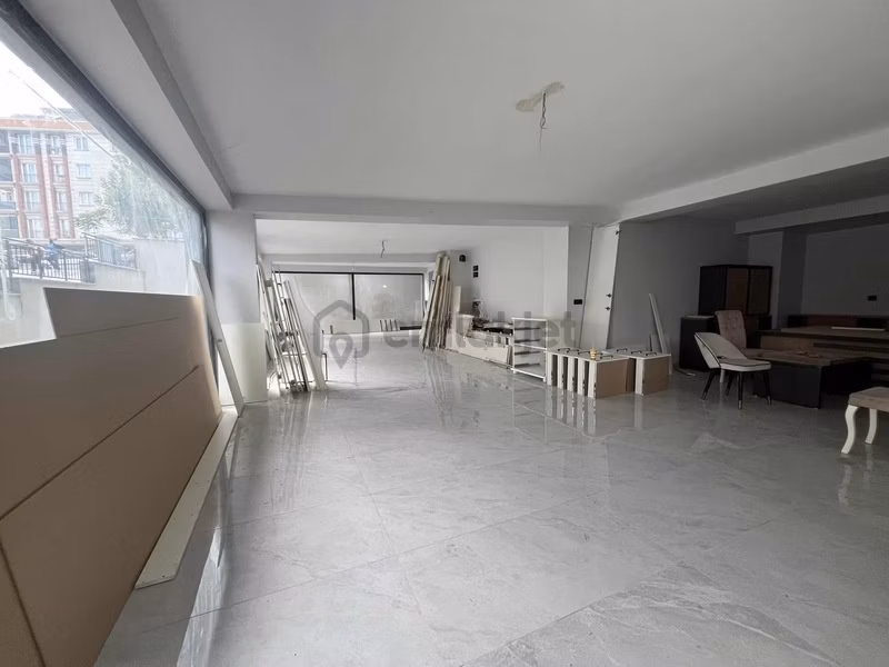 Yakuplu Merkezi Konumda Kiralık Dükkan - 4