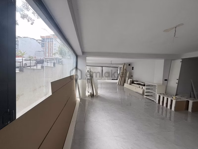 Yakuplu Merkezi Konumda Kiralık Dükkan - 6