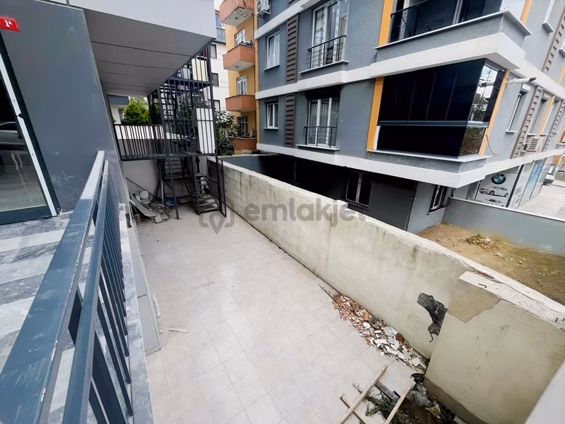 Yakuplu Merkezi Konumda Kiralık Dükkan - 8