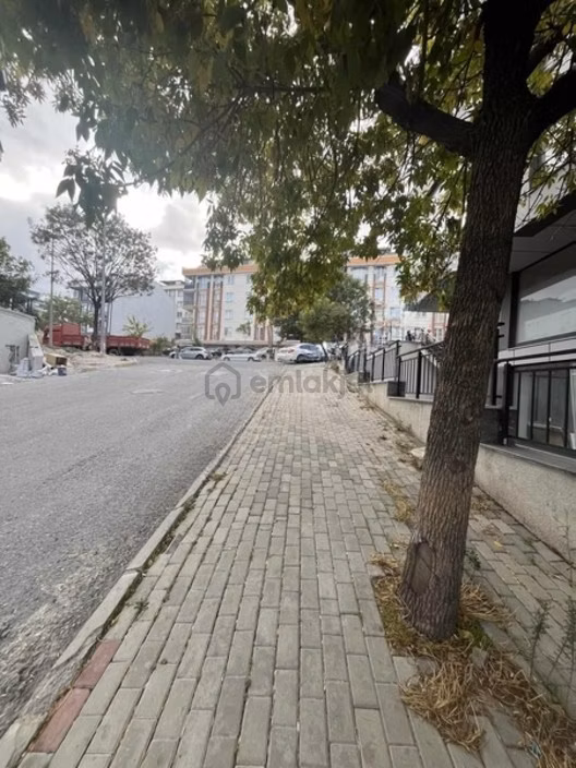 Yakuplu Merkezi Konumda Kiralık Dükkan - 2
