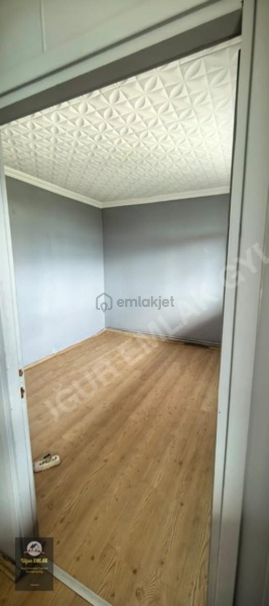Osmangazi Caddeüstü Köşe Başı 3+1 Kiralık - 13