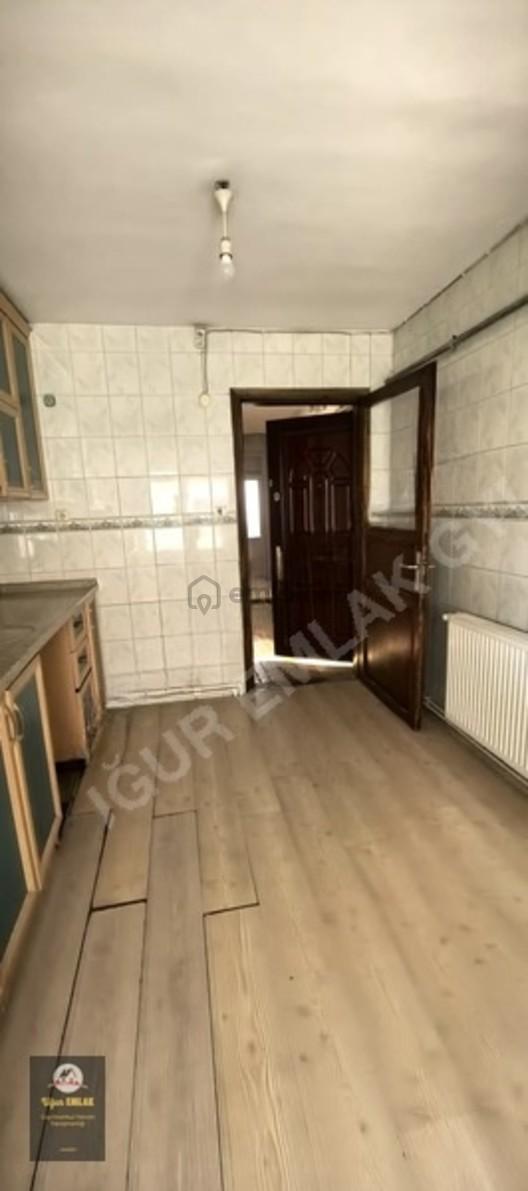Osmangazi Caddeüstü Köşe Başı 3+1 Kiralık - 11