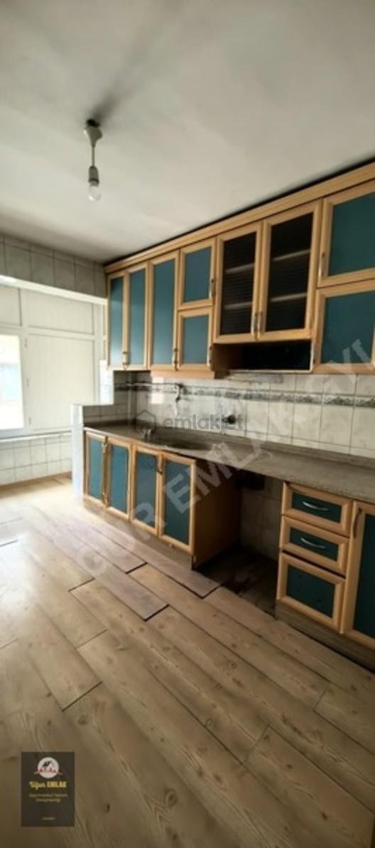 Osmangazi Caddeüstü Köşe Başı 3+1 Kiralık - 8