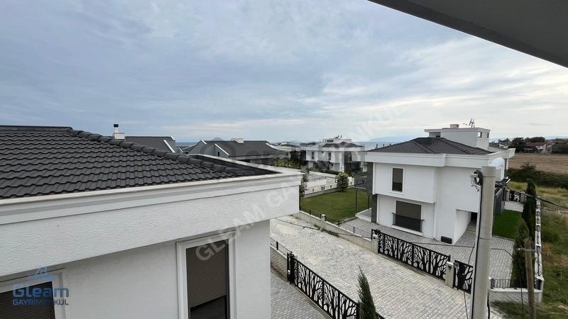 Bahçelievlerde Denize Yakın Satılık 6+1 Villa - 30